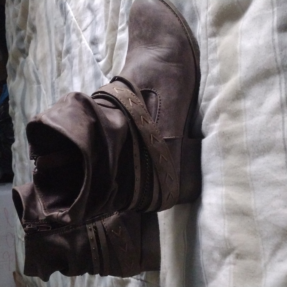 Jellypop, Brown Distressed Smooth Helm Boots